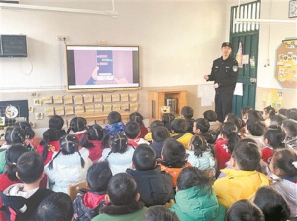 东阳市公安局巍山派出所多措并举开展反诈宣传 筑牢群众“安全防线”
