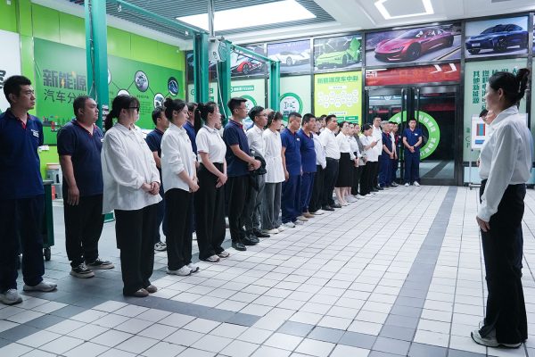 心系学子送温暖，太原万通校领导深入学生宿舍走访慰问