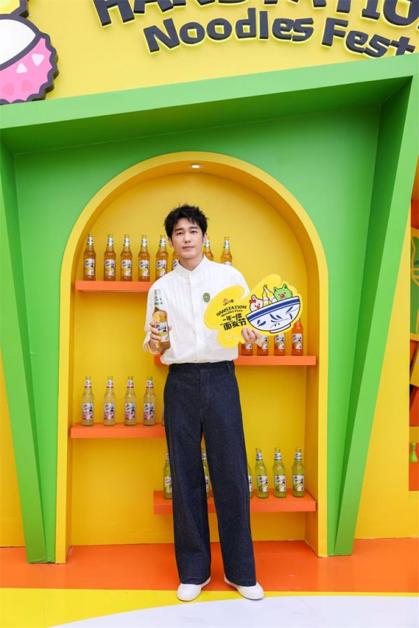 汉斯小木屋“面友节”太原站热力开启，代言人白…
