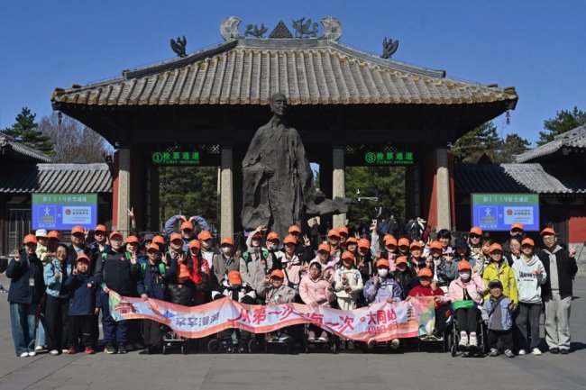“罕罕漫游”走进大同:14组罕见病家庭开启文化…